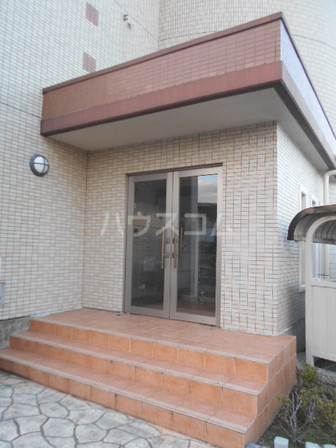 28/30 エントランス