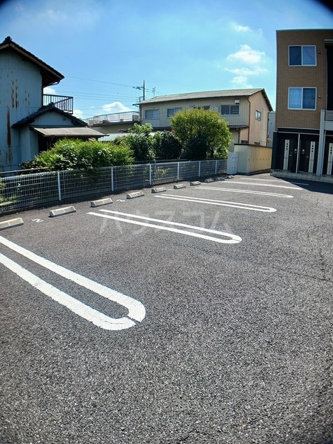 27/30 駐車場
