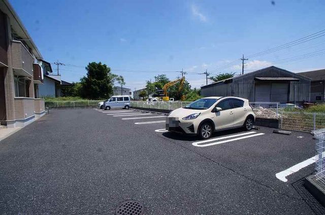 21/28 駐車場