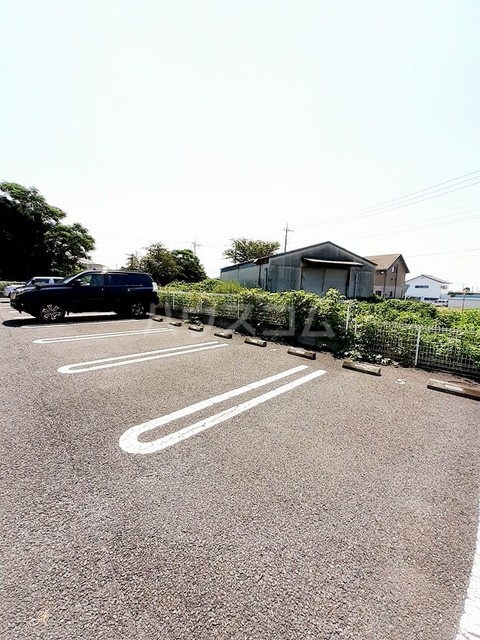 22/28 駐車場