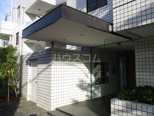 26/30 エントランス