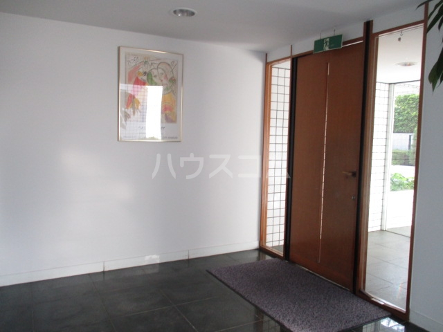 27/30 エントランス