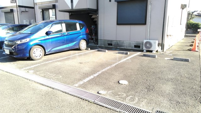 27/30 駐車場