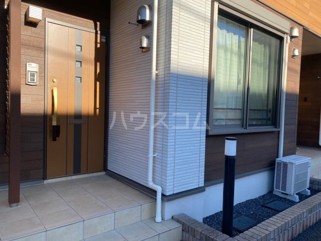 27/30 エントランス