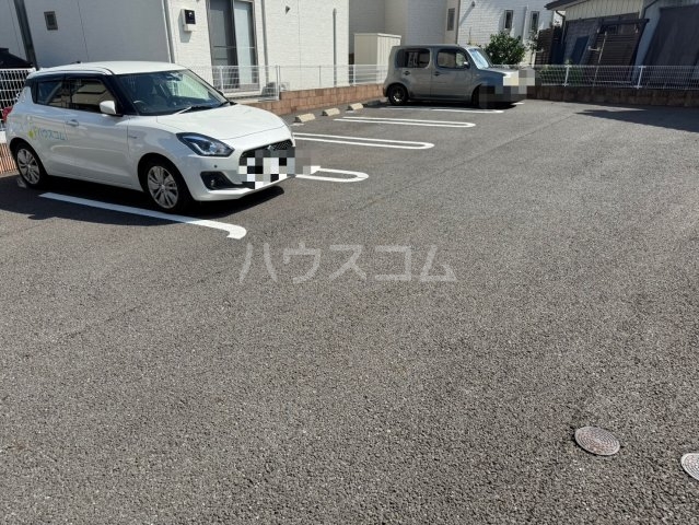 2/3 駐車場