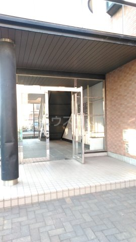 16/25 エントランス