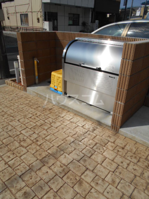 15/23 エントランス