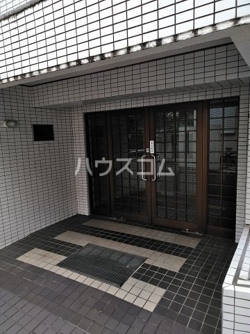 20/27 エントランス