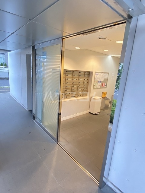 28/30 エントランス