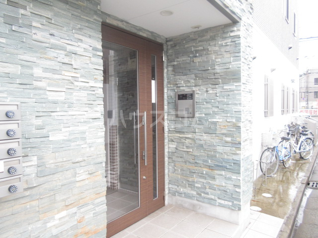 17/25 エントランス