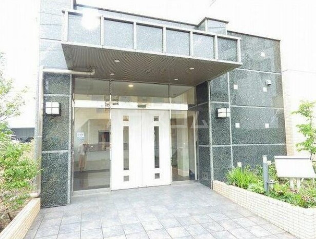 19/27 エントランス