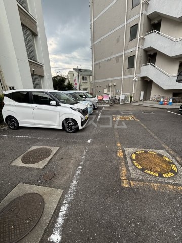 28/30 駐車場