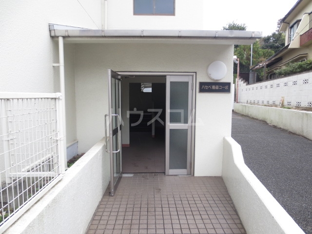 21/30 エントランス