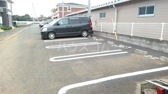 22/28 駐車場