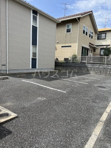 2/5 駐車場