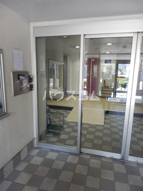 18/27 エントランス