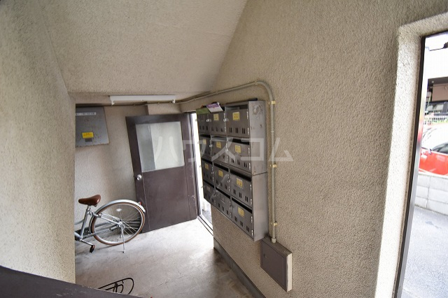 18/23 エントランス