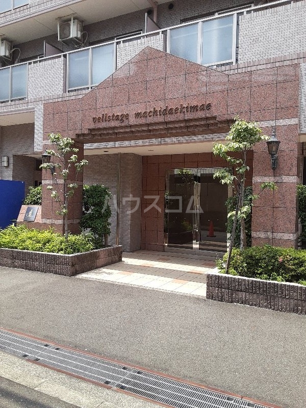 21/30 エントランス