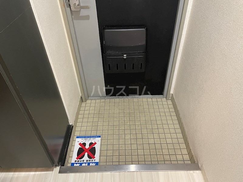13/22 玄関