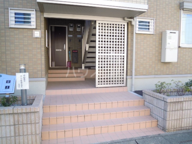 24/30 エントランス