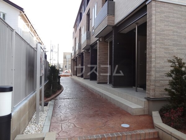 24/30 エントランス