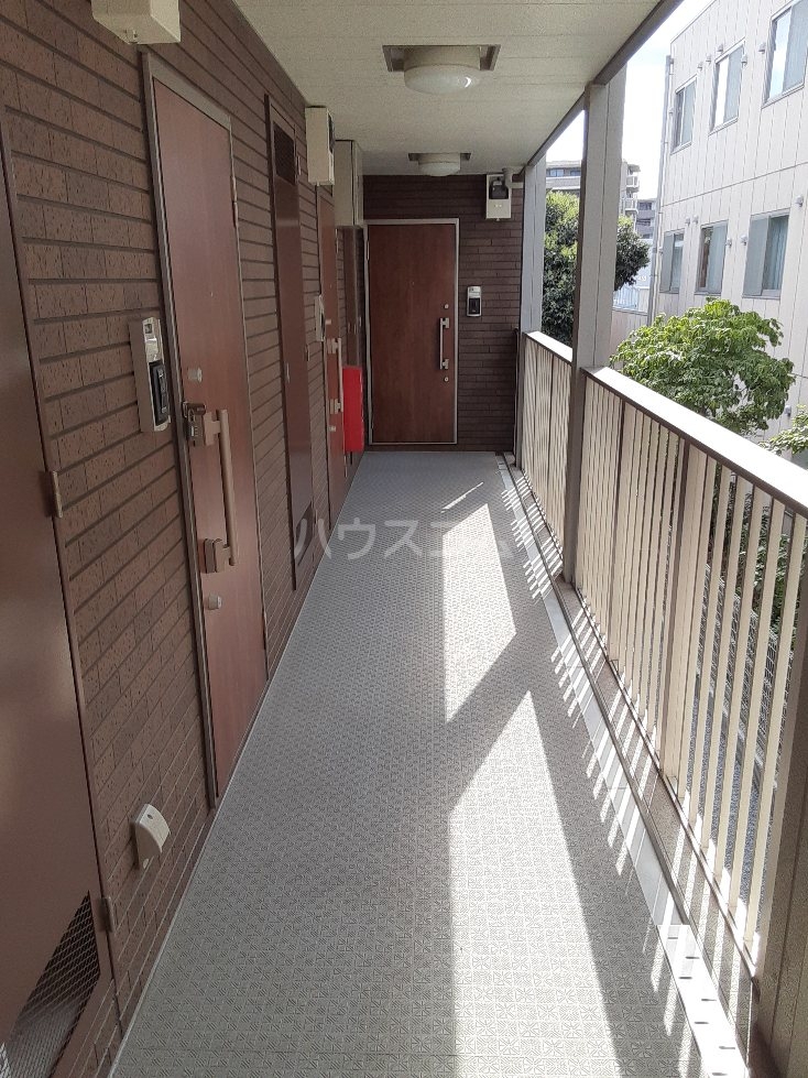 2/5 エントランス