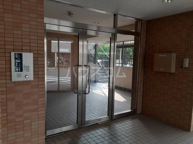 2/4 エントランス