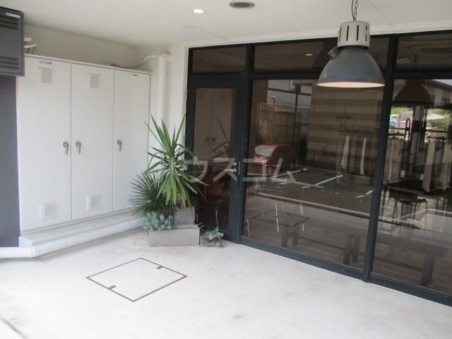 19/23 エントランス