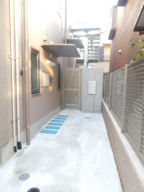 24/30 エントランス