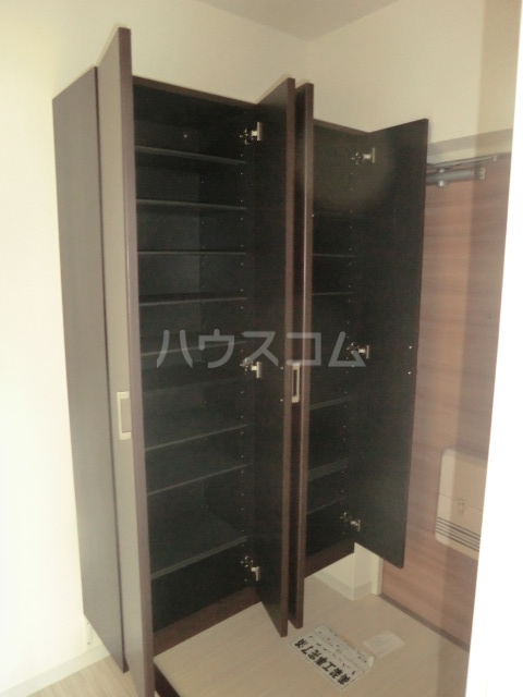 20/30 エントランス