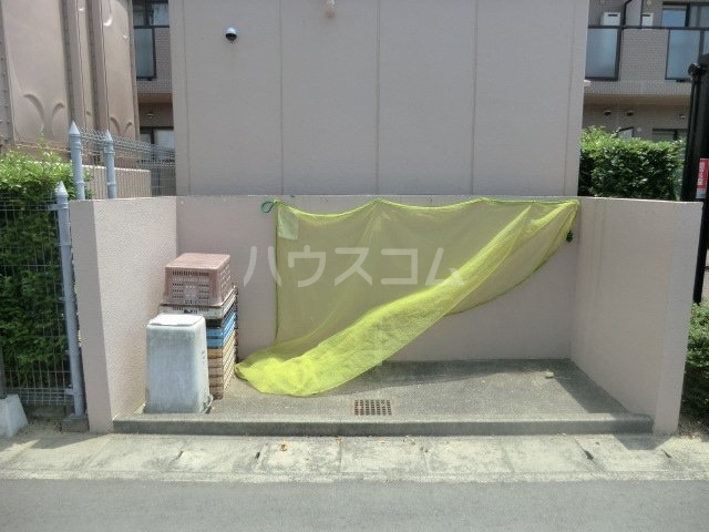 21/30 エントランス