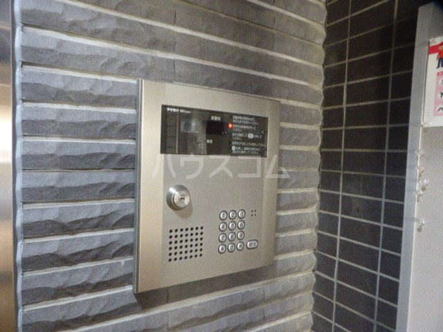 18/26 エントランス