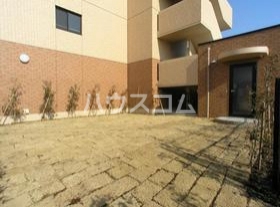 23/30 エントランス