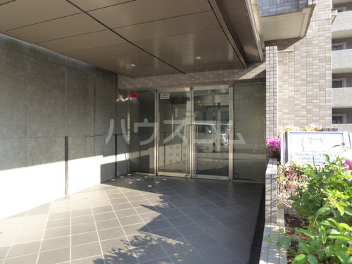 24/30 エントランス