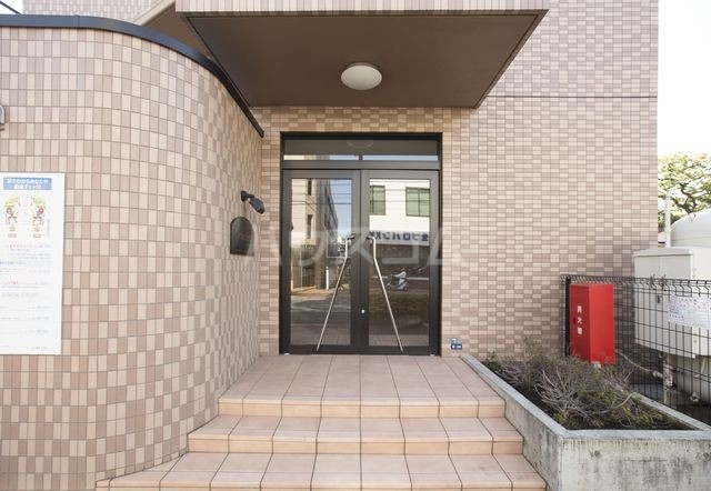 23/30 エントランス