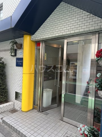 18/26 エントランス