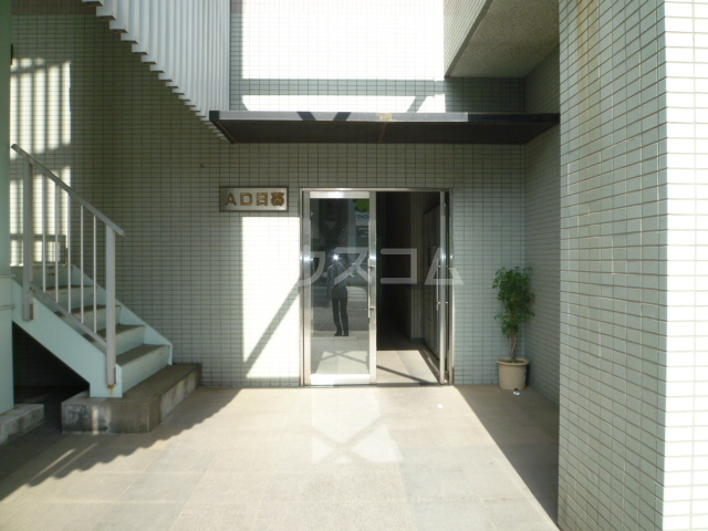 16/19 エントランス