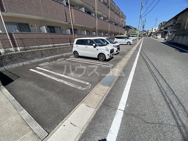 28/30 駐車場