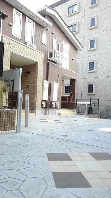 15/15 エントランス