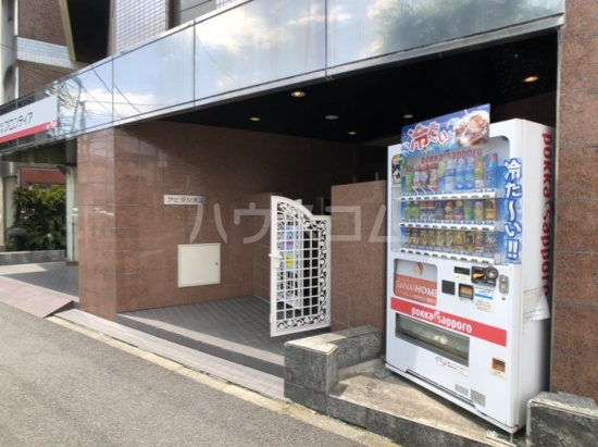 18/26 エントランス