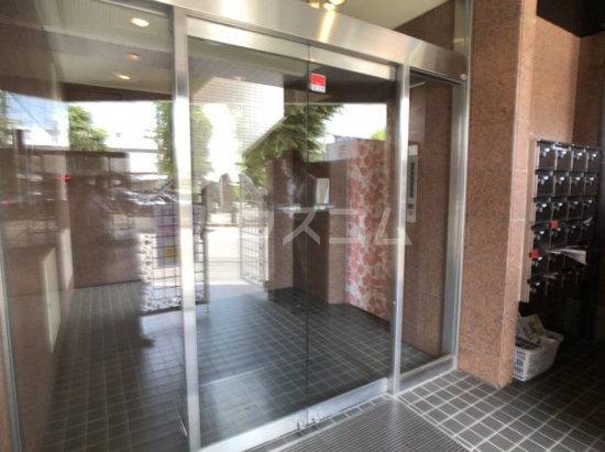 21/30 エントランス