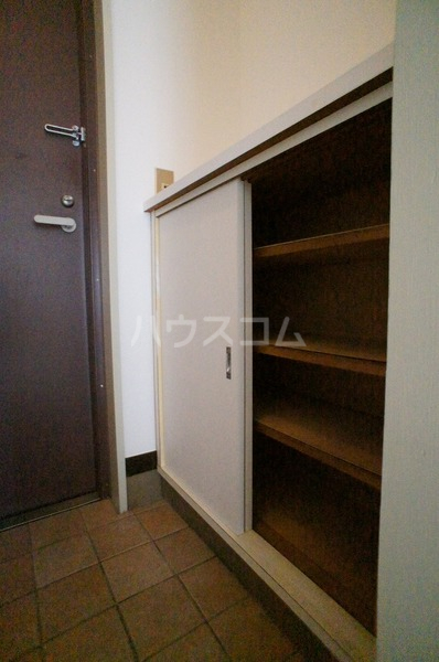 16/30 玄関