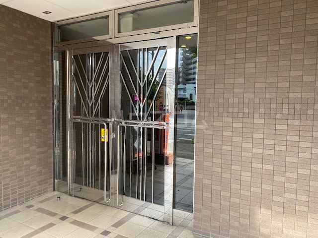 23/30 エントランス