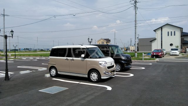 18/28 駐車場