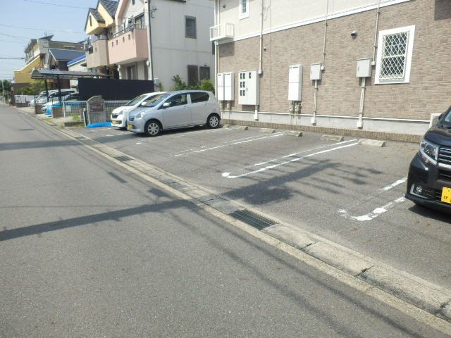22/28 駐車場
