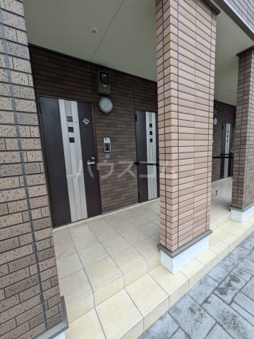 27/30 エントランス