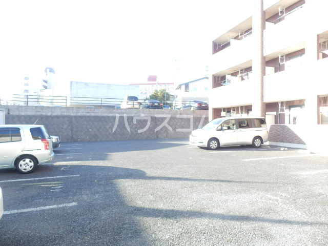 2/3 駐車場