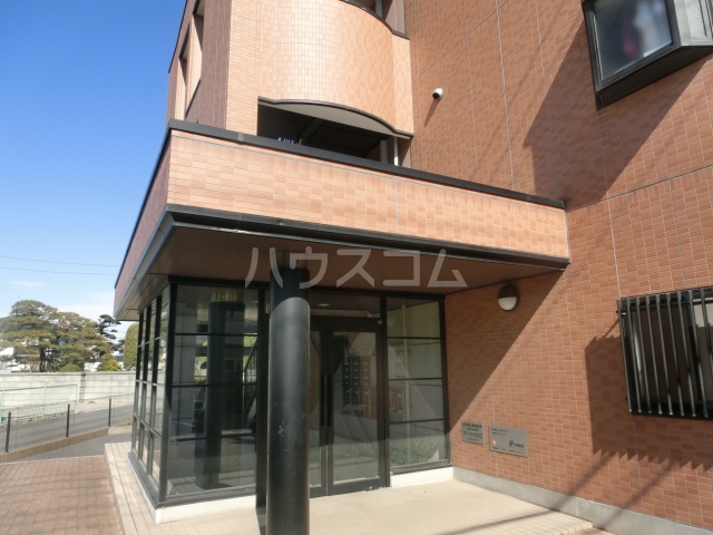 27/30 エントランス