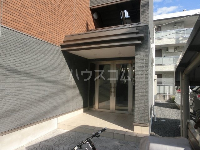 19/30 エントランス