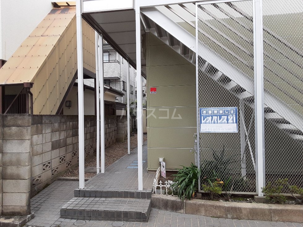 22/23 エントランス